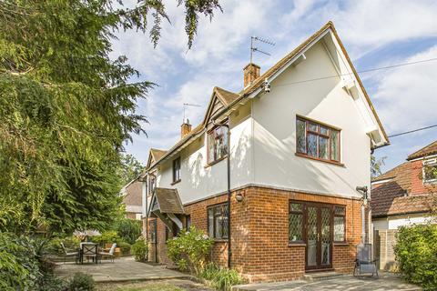 4 bedroom detached house for sale, New Road, Marlow Bottom