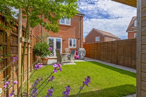 2 bedroom house for sale, Peony Grove, Worthing