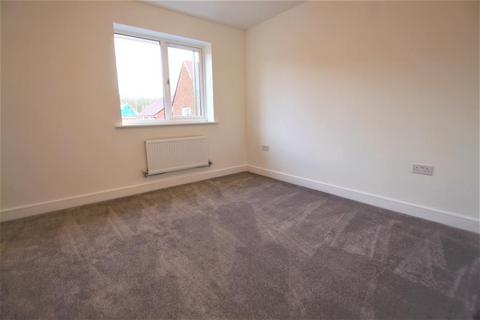 3 bedroom semi-detached house to rent, Trinity Wood, West End GU24