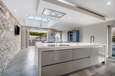 5 bedroom detached house for sale, London Road, Colchester CO6
