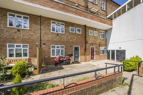 3 bedroom maisonette for sale, Frensham Drive, London