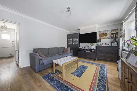 3 bedroom maisonette for sale, Frensham Drive, London