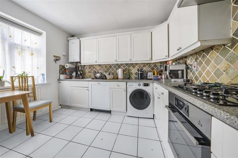 3 bedroom maisonette for sale, Frensham Drive, London