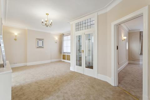 5 bedroom detached house to rent, Alexander Avenue, London