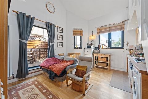 2 bedroom apartment for sale, Cricketfield Road, London, E5