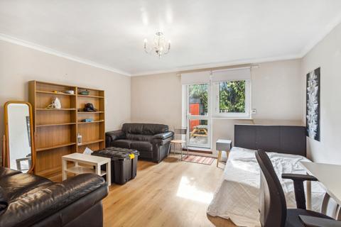 3 bedroom flat to rent, Ampthill Square, Camden, London