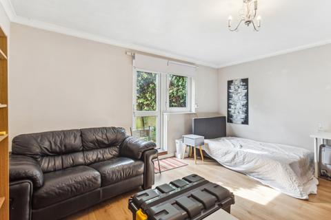 3 bedroom flat to rent, Ampthill Square, Camden, London