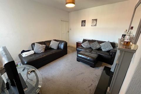 3 bedroom flat to rent, Biddlestone Road, Heaton, Newcastle upon Tyne NE6