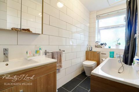 Studio for sale, Oakcroft Court, Liskeard Gardens, London, SE3