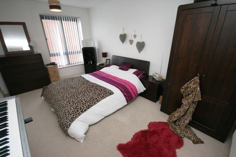 2 bedroom apartment to rent, Lake House, Ellesmere Street, Manchester M15