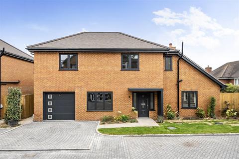 4 bedroom detached house for sale, CHARTLAND CLOSE, GREAT BOOKHAM, KT23