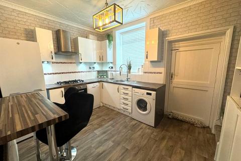 743 Ripponden Road, Oldham, OL1 4SG