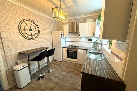 743 Ripponden Road, Oldham, OL1 4SG