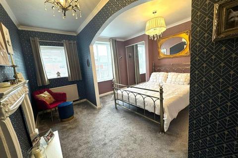 743 Ripponden Road, Oldham, OL1 4SG