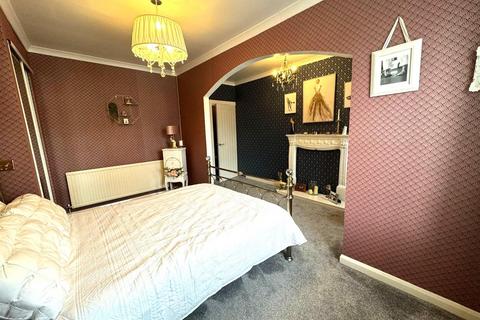 743 Ripponden Road, Oldham, OL1 4SG