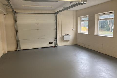 Industrial unit to rent, Sanders Road, Finedon Road Industrial Estate, Wellingborough, NN8