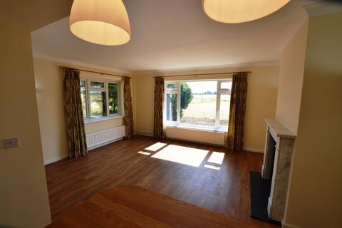 3 bedroom detached house to rent, Ickleford, Hertfordshire