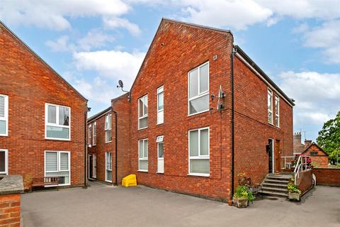 3 bedroom flat for sale, High Street, Wheathampstead