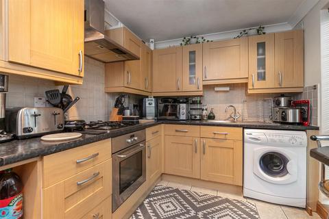 3 bedroom flat for sale, High Street, Wheathampstead