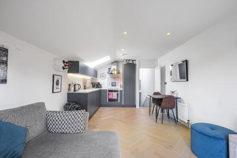 2 bedroom apartment for sale, Cornford Grove, London, SW12