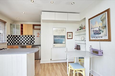 Studio for sale, Shepherd's Bush W12 W12