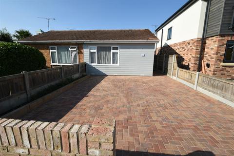 1 bedroom semi-detached bungalow for sale, Fleetwood Close, Canvey Island SS8