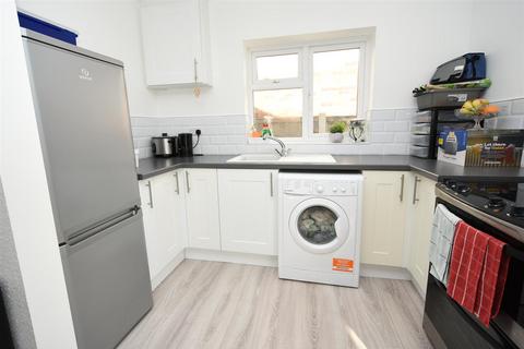 1 bedroom semi-detached bungalow for sale, Canvey Island SS8