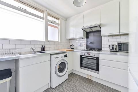 3 bedroom flat for sale, Maskelyne Close, Battersea Park, London, SW11