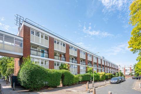 3 bedroom flat for sale, Maskelyne Close, Battersea Park, London, SW11