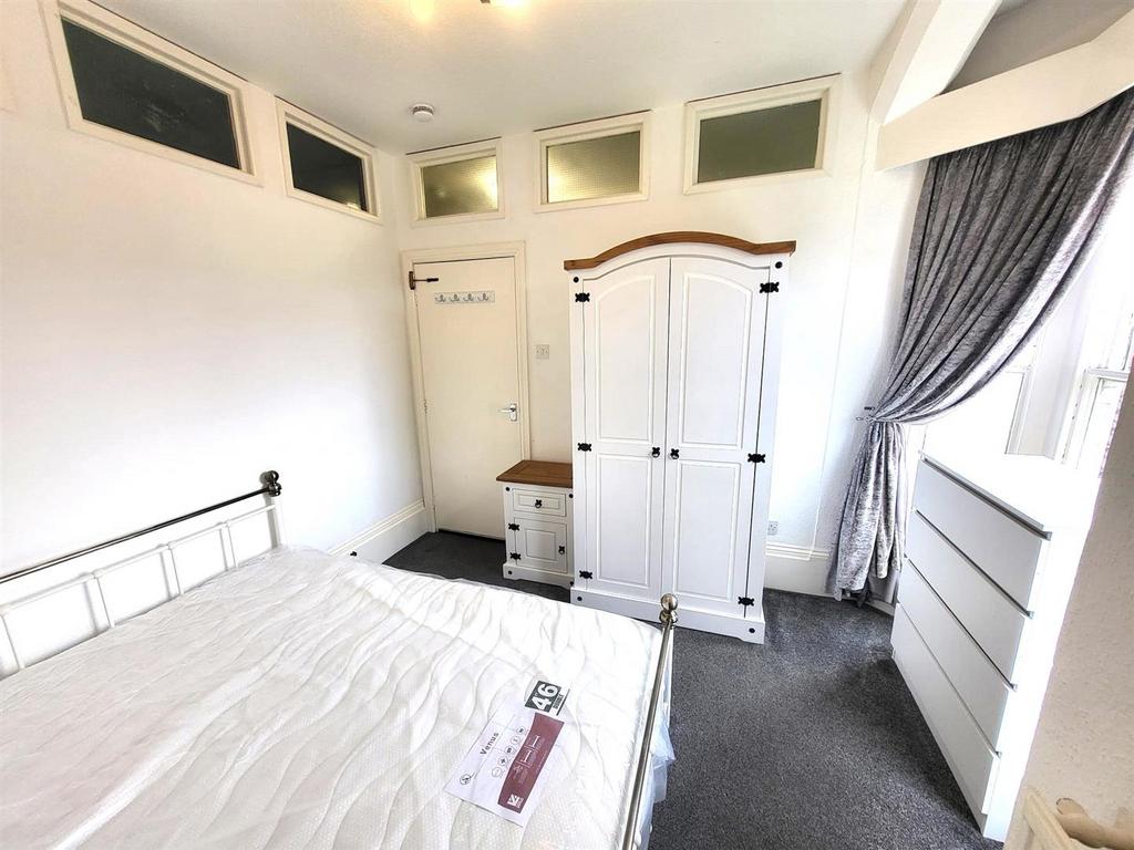 Bedroom Pic 1
