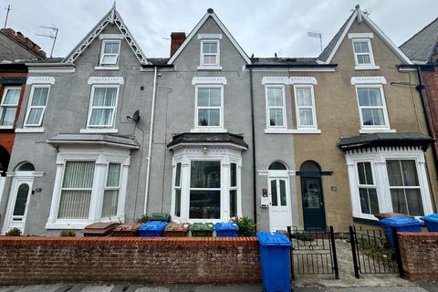 1 bedroom flat to rent, 1 Bed Second Floor Flat, St. Georges Avenue, Bridlington, YO15 2ED