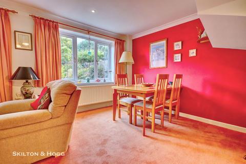 11 Burton Close, Daventry, NN11 0TX