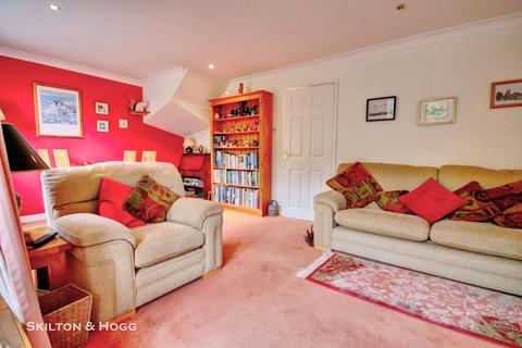11 Burton Close, Daventry, NN11 0TX