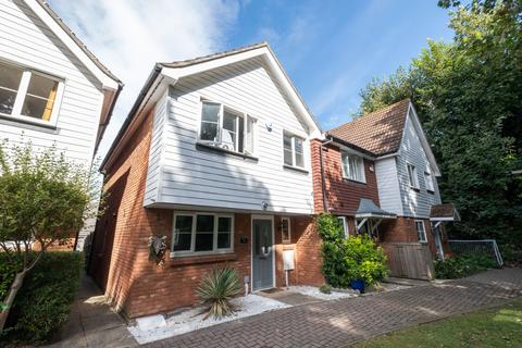 3 bedroom semi-detached house for sale, Finch Close, Faversham, ME13