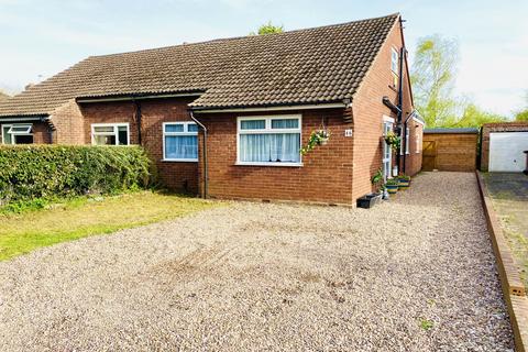 5 bedroom semi-detached house to rent, Pooleys Lane, Welham Green