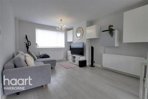 3 bedroom semi-detached house to rent, Regent Road, Oldbury