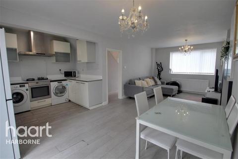 3 bedroom semi-detached house to rent, Regent Road, Oldbury