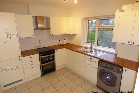 2 bedroom flat to rent, Chertsey Court