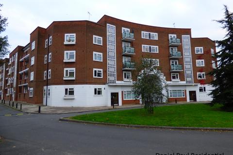 2 bedroom flat to rent, Chertsey Court