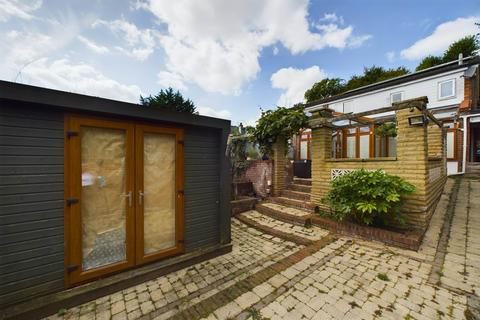 3 bedroom semi-detached house for sale, Park Road,Boxmoor