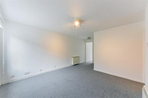 20 Delaporte Close, Epsom, KT17 4AF