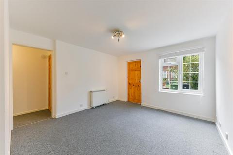 20 Delaporte Close, Epsom, KT17 4AF