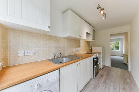 20 Delaporte Close, Epsom, KT17 4AF