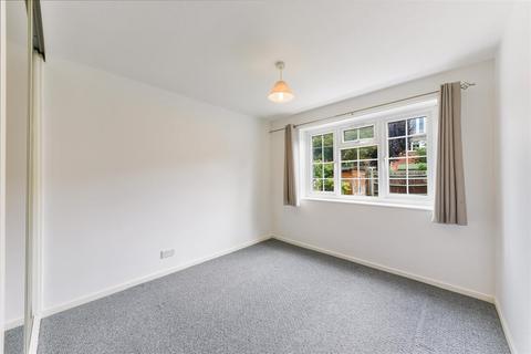 20 Delaporte Close, Epsom, KT17 4AF