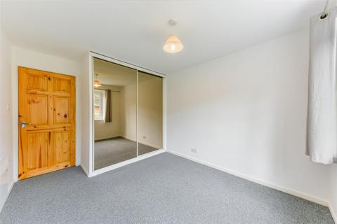 20 Delaporte Close, Epsom, KT17 4AF
