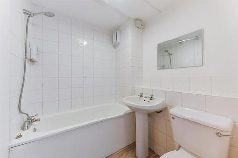 20 Delaporte Close, Epsom, KT17 4AF