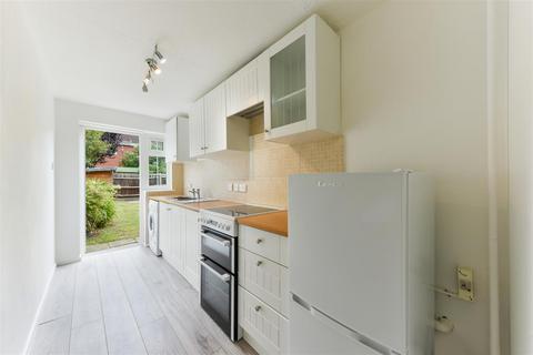 20 Delaporte Close, Epsom, KT17 4AF