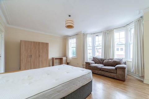 3 bedroom maisonette to rent, Hollingbourne Road, Herne Hill