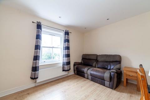 3 bedroom maisonette to rent, Hollingbourne Road, Herne Hill