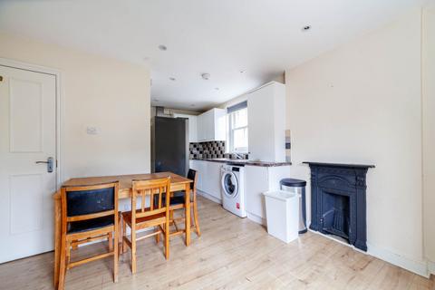 3 bedroom maisonette to rent, Hollingbourne Road, Herne Hill